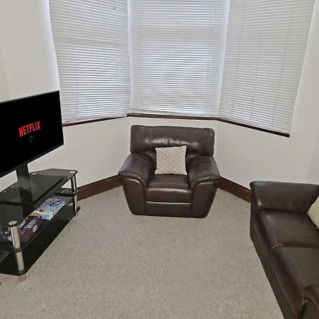 Holiday home Self-contained 1br Flat With Free Parking & Wifi