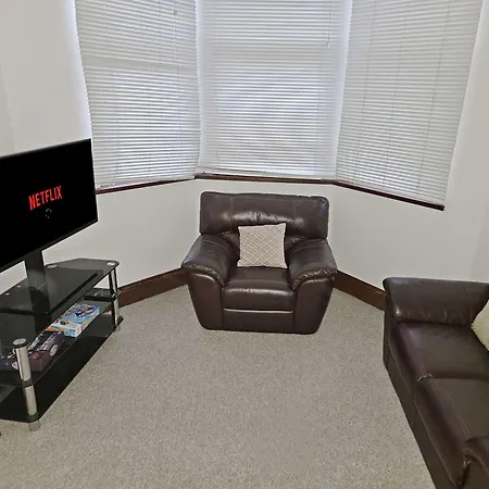 Feriehus Self-contained 1br Flat With Free Parking & Wifi
