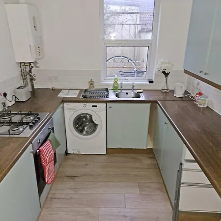 Self-contained 1br Flat With Free Parking & Wifi Feriehus